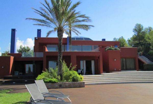 Luxury villa with six bedrooms for sale in Talamanca