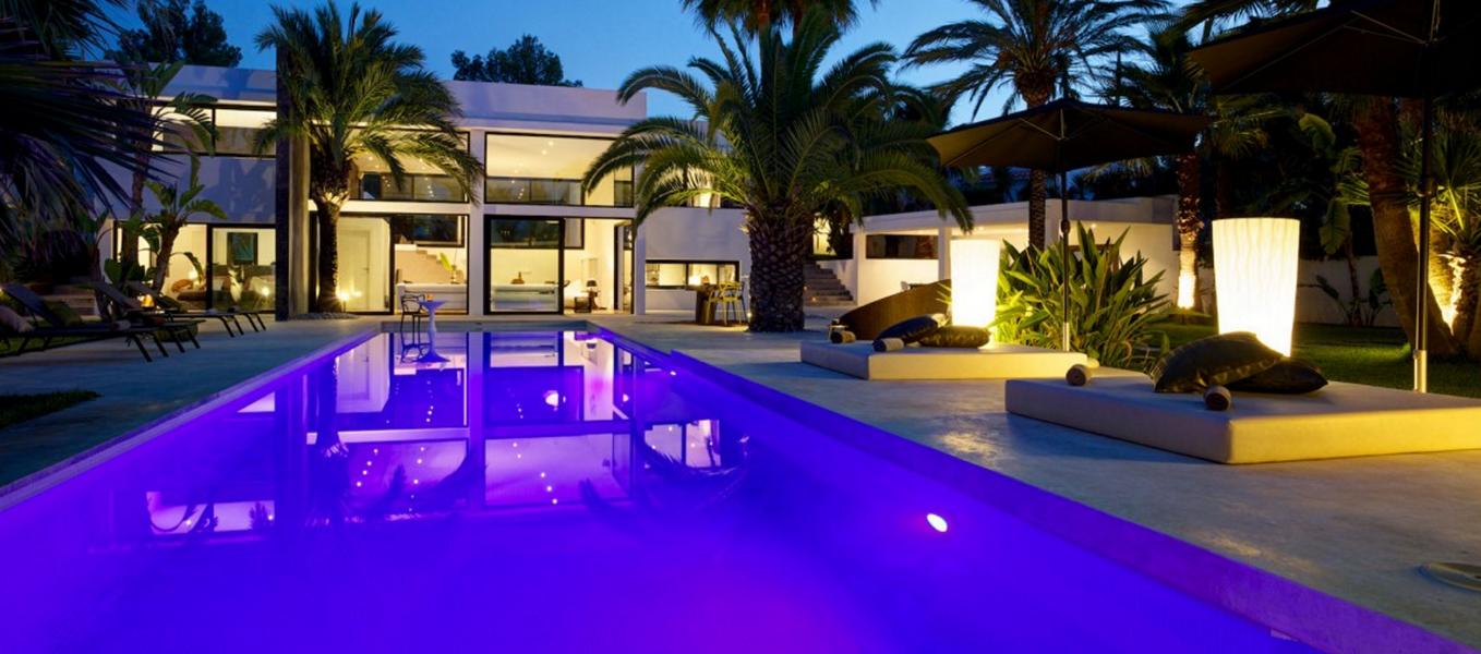 Modern villa in a quiet location close to Calla Bassa