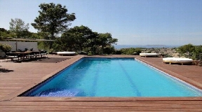 Villa in a unique location and stunning sea views