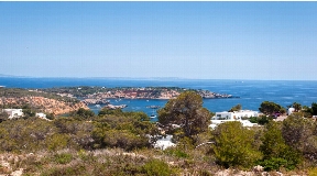 16 exclusive plots with licence for 16 luxury homes with amazing views