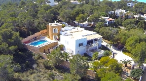 Villa for sale in Cala Bassa