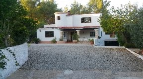 Cozy family home with pool and big garden close to San Rafael