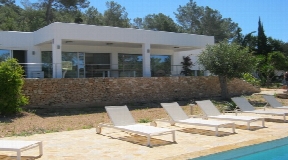 Modern individual housing with luxury qualities in Benimussa