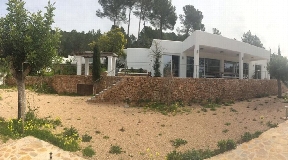 Beautiful modern style property located in Benimussa