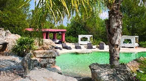 Traditionally styled 6 bedroom villa for sale