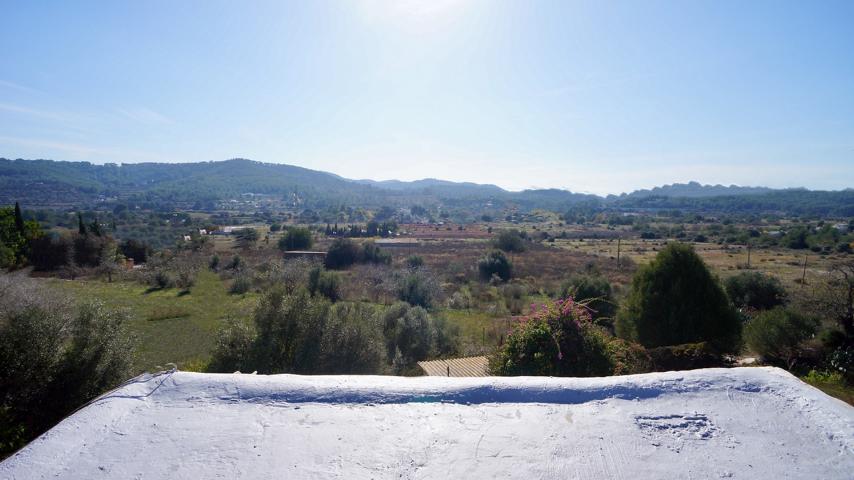 Rural house for sale with extensive land in Santa Gertrudis