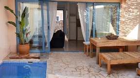 Charming townhouse in a 1st sea line urbanization