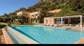 Hillside villa with spectacular sea views in Es Cubells