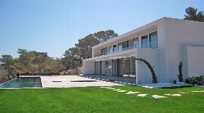 New build six bedroom villa in Roca Lisa for sale