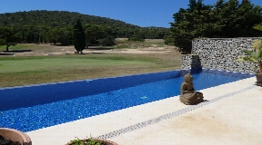 Townhouse in the first line of the golf course in Roca Lisa with large private pool