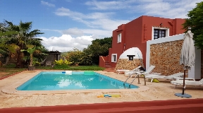 Comfortable finca with 1030 sqm plot for sale in San José