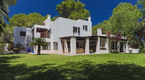 Noble country house with beautiful view of Dalt Vila and the sea in Santa Gertrudes