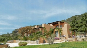 Rural villa with independent guest house in Es Cubells