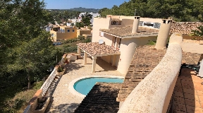 Twin houses with guest studio only a few minutes walk to the beach of Cala Llonga