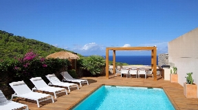 Lovely refurbished townhouse with panoramic sea views in Cala Vadella