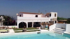 Country house with horse stable and 2 guest apartments close to Ibiza town
