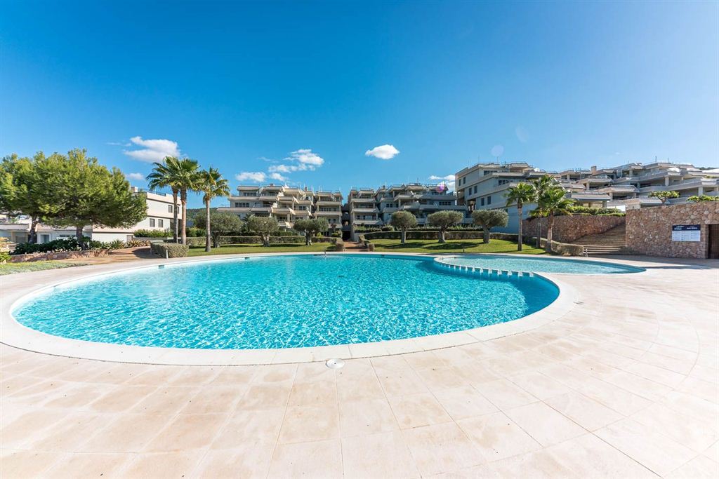 Modern penthouse within walking distance to the beach in Cala Tarida