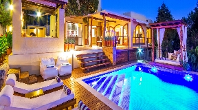 Coincidental villa for sale with nice views of the sea in Ibiza
