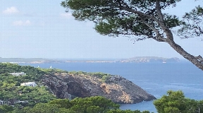 Amazing frontline Villa just 5 minutes to the beach in Cala Salada