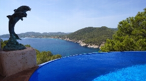 Luxury property in first sea line with exceptional views in Cala San Vincente