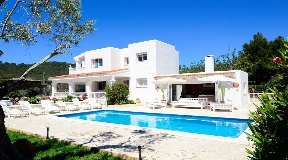 Cosy house very close to Ibiza with rental license