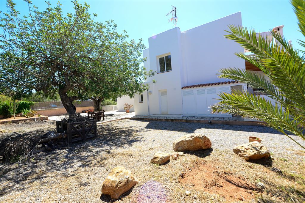 Cosy house very close to Ibiza with rental license