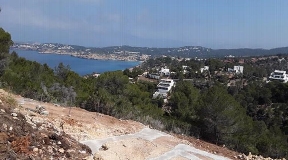 Plot with project of a big luxury villa with nice sea views in Cala Moli