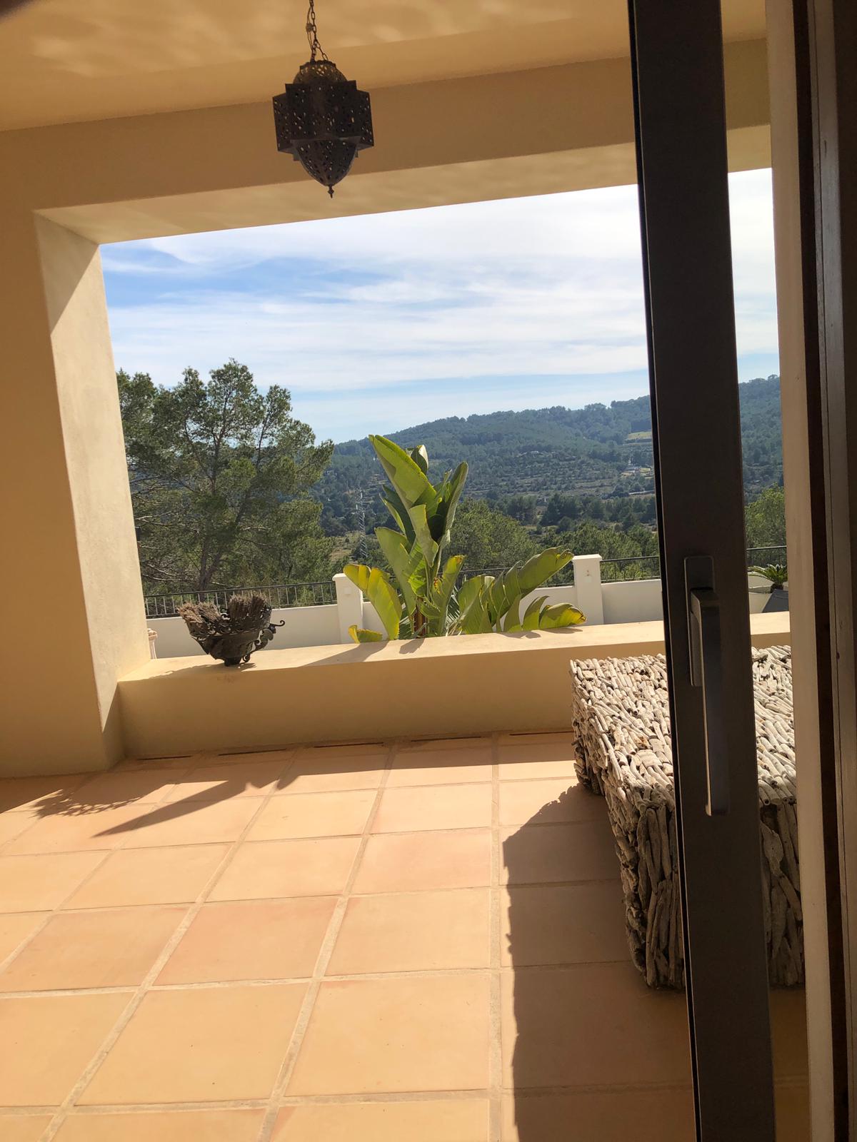 Beautiful house with great views in Santa Gertrudes