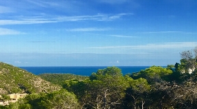 Wonderful urban land with sea views in Roca Lisa