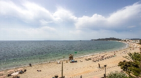 Viewable unique frontline Penthouse in Playa D'En Bossa