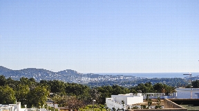 Amazing sea facing townhouse in the heart of San Rafael
