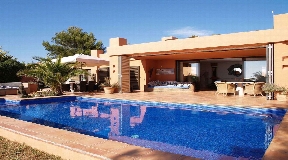 Beautiful bungalow with rooftop in Caló den Real with stunning views