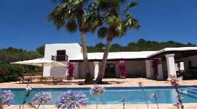 Graceful finca in a rural area in San Carlos on Ibiza for sale