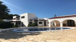 Nice villa near Cala Nova and the beach in San Carlos for sale