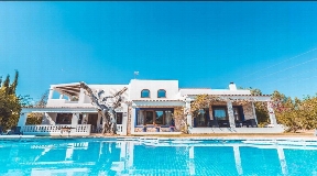 Wonderful property with tourist license in Talamanca for sale