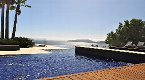 Supermodern villa on the cliffs of Cala San Vincente