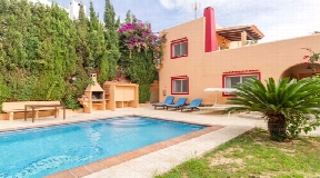 Unique villa for sale in Marina Botafoch-Platja de Talamanca with sea views