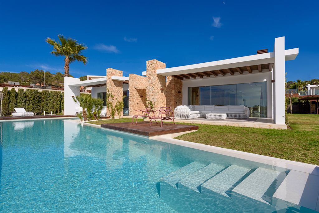 Nice villa with 5 bedroom in Cala Conta private urbanization for sale
