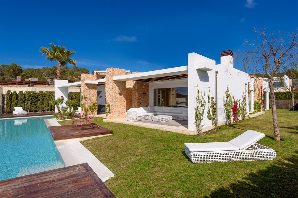 Nice villa with 5 bedroom in Cala Conta private urbanization for sale