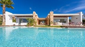 Nice villa with 5 bedroom in Cala Conta private urbanization for sale