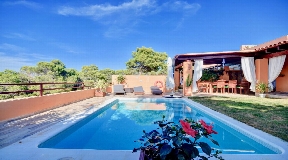 Nice villa for sale in Cala Tarida with pool and 330 m2 plot