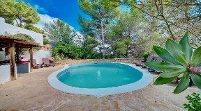 Beautiful romantic villa is in a very peaceful location near to Ibiza in Santa Eulalia
