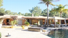 Engaging family villa for sale with tourist license close to Cala Gracio
