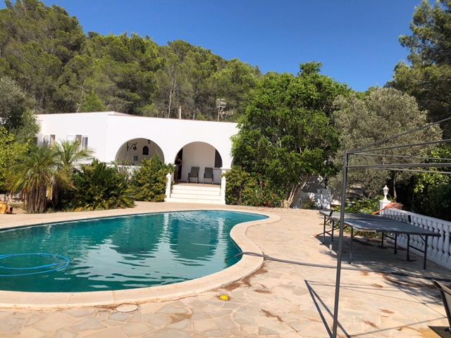 Reparation villa in a peaceful situation in front of San Miguel for sale