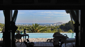 Nice villa for sale with a breathtaking view close to Jesus