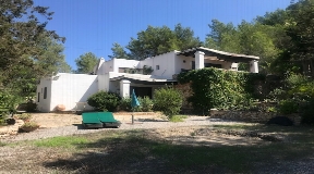 Finca with very well located for sale near Can Furnet with large garden