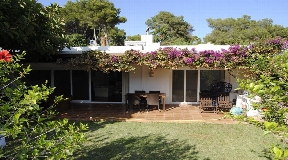 Bungalow-style villa in Roca Llisa for sale