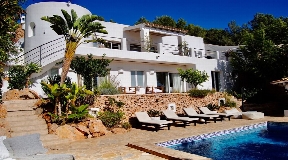 Villa for sale with rental license close to Ibiza Town