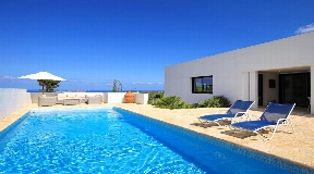 Nice renovated villa with spectacular sea views for sale
