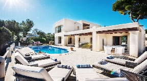 Wonderful renew townhouse close to Cala Bassa for sale